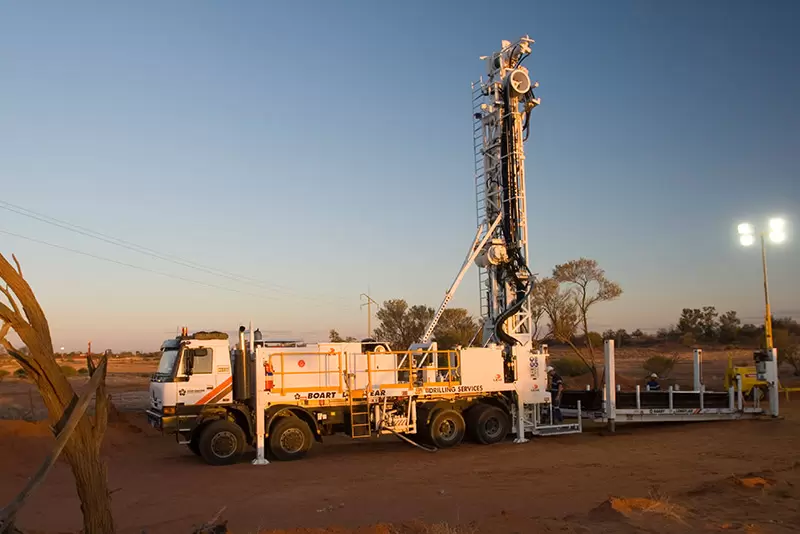 DRILLING-tatra-truck-custom_08